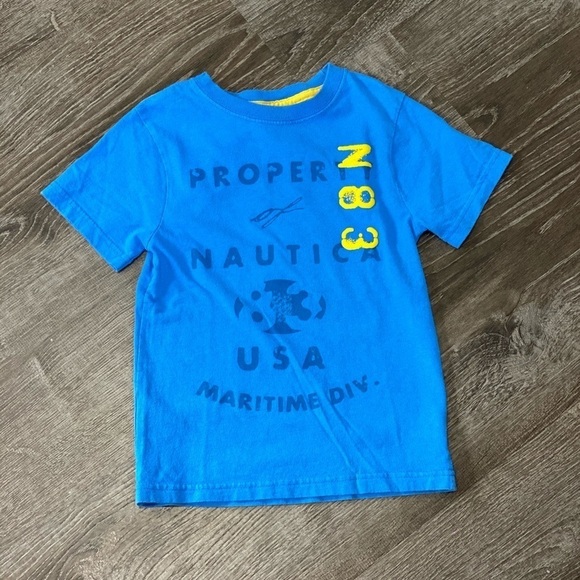 Boys Nautica graphic tee 🌵 4/$25 - Picture 1 of 2